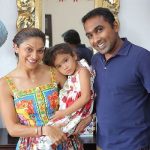 Mahela-Jayawardene-with-his-wife-and-daughter